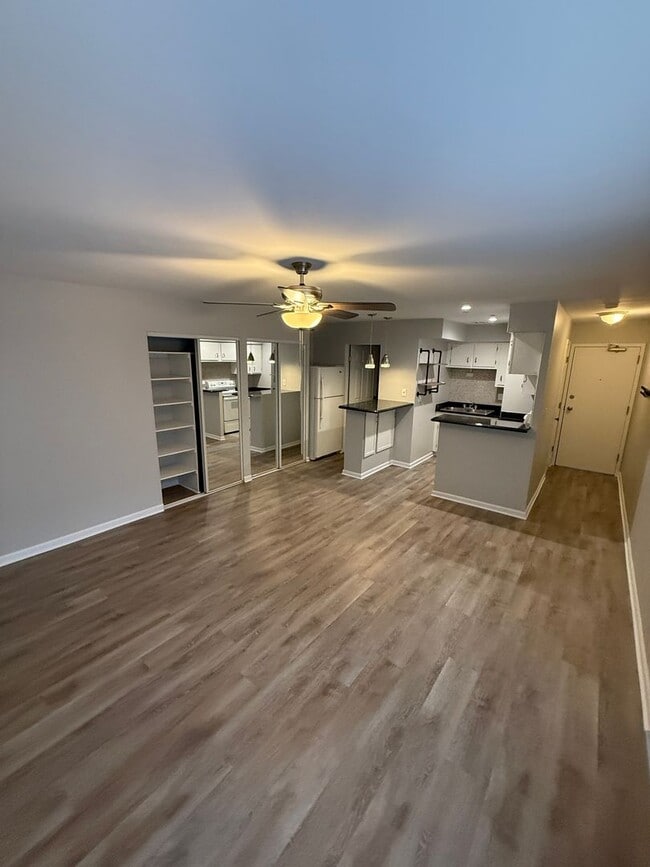 Building Photo - 744 W Gordon Terrace