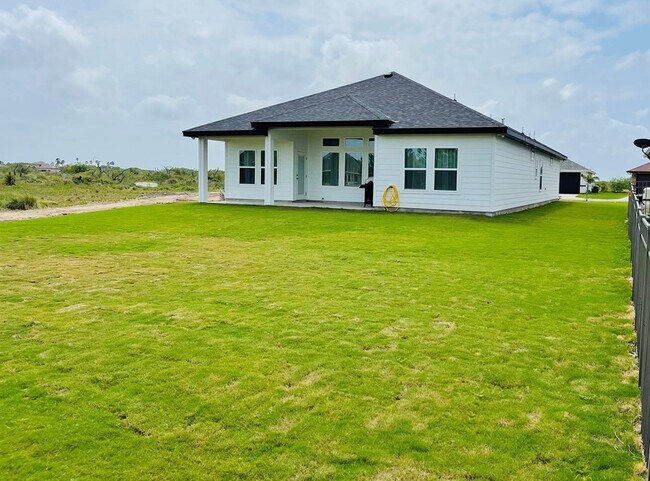 Building Photo - 113 Torrey Pines Dr