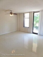 Interior Photo - Royal Mace Apartments