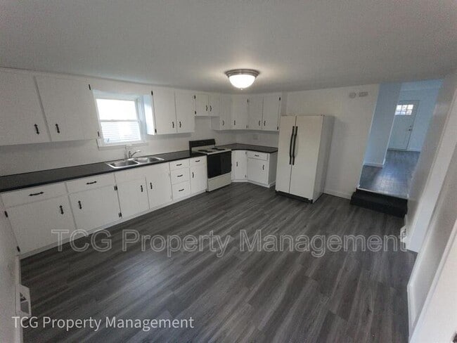 Building Photo - 626 9th St