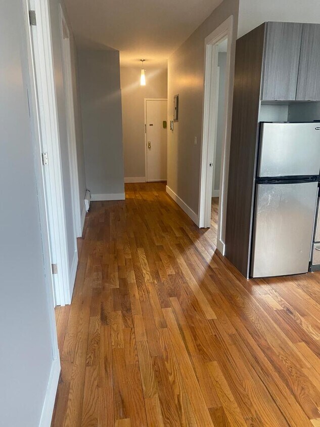 Foto principal - 739 Knickerbocker Ave