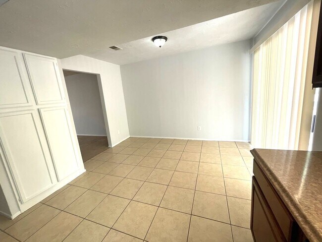 Foto del edificio - 3127 Glen Spring Dr