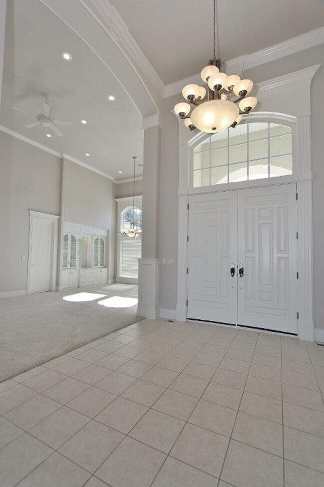 Foto del edificio - Immaculate & Captivating Home in Lexington Hills