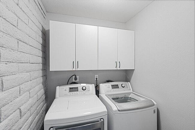 Building Photo - 1106 North 25th Pl