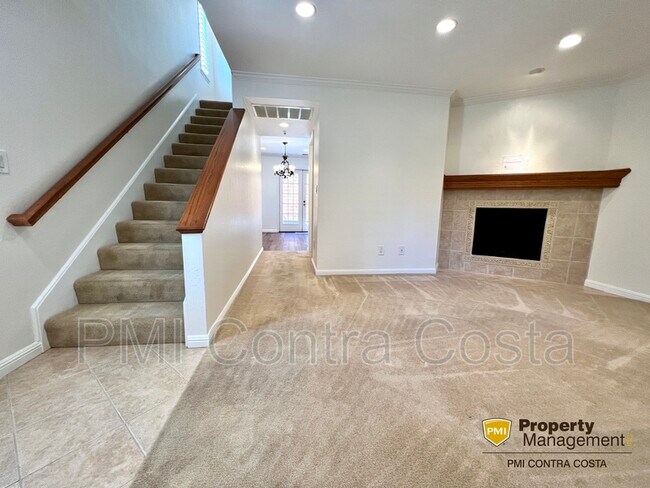 Building Photo - 417 Westcliffe Pl
