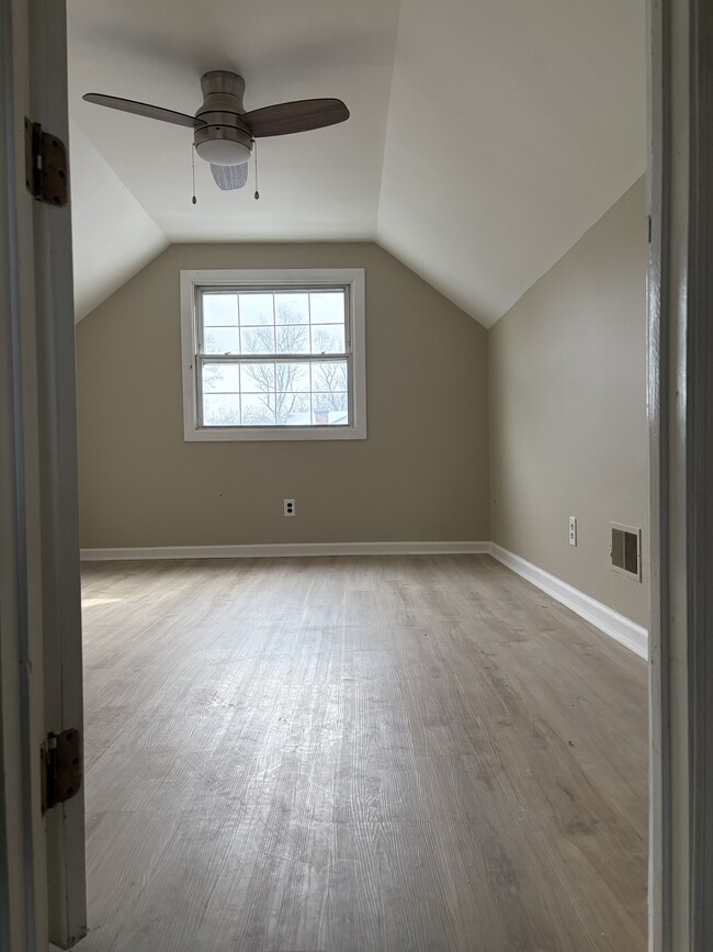 Building Photo - 8 Lynch Farm Dr