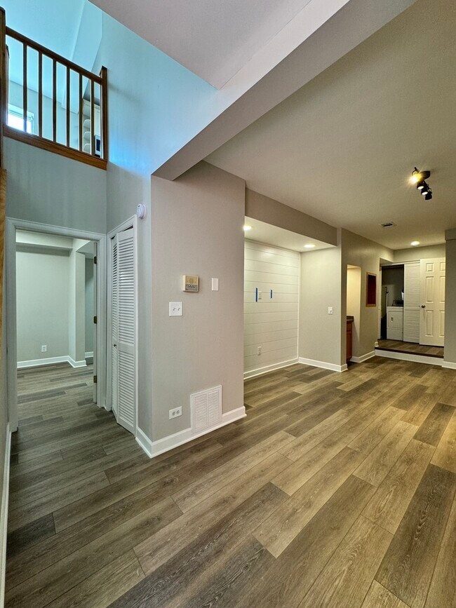 Building Photo - 2414 N Mozart St