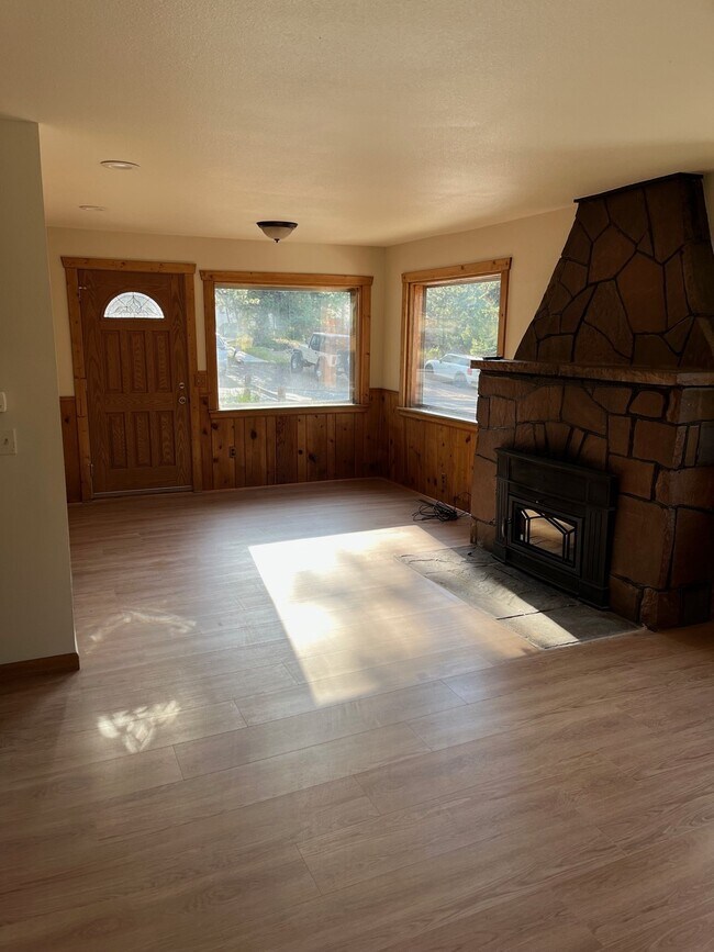 Sala de estar - 604 Aspen Ave