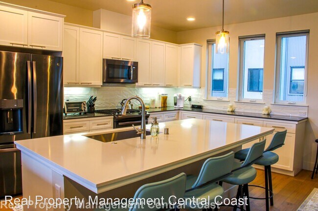 Foto del edificio - 3 br, 3 bath House - 2470 Victoria Ave.