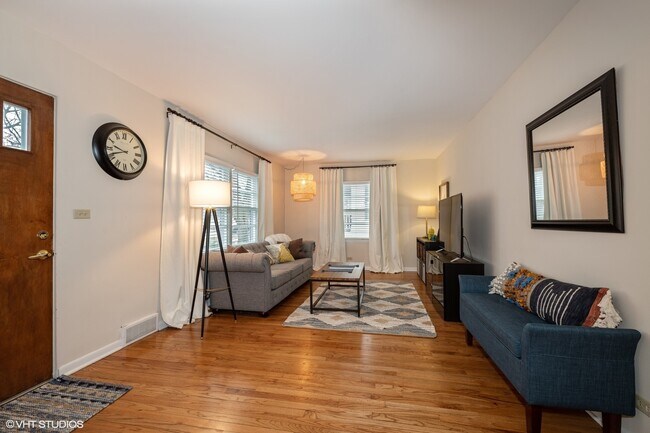 Foto del edificio - 352 S Wright St