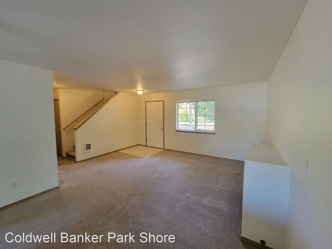Building Photo - 3 br, 1.5 bath House - 1330 Sidney Ave #101