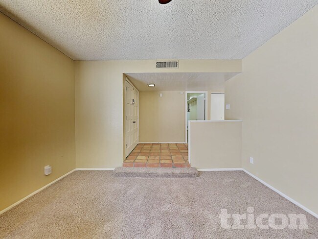 Building Photo - 3601 W Country Gables Dr