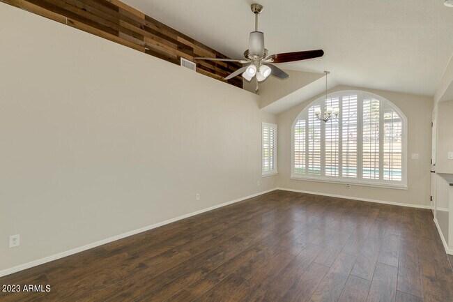 Building Photo - 4314 E Juanita Ave