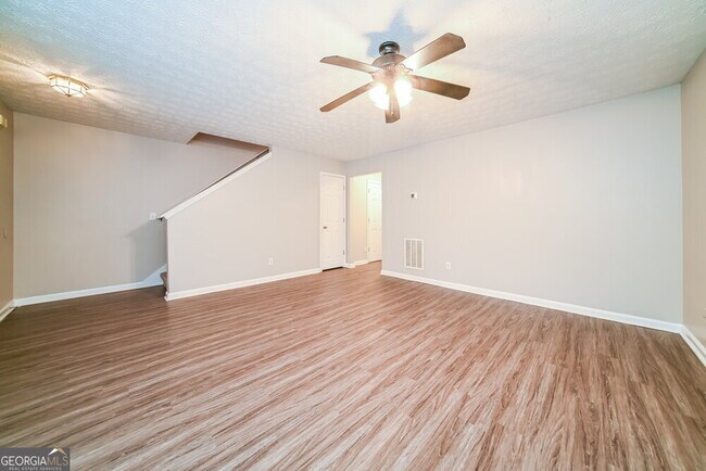 Foto del edificio - 1351 Hollenbeck Ln