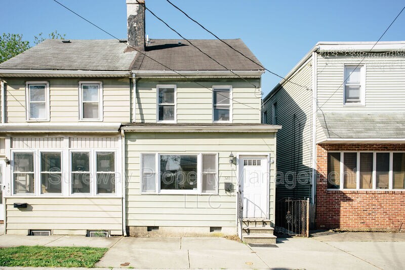 Primary Photo - 328 Mercer St