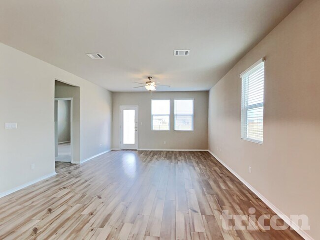 Foto del edificio - 5100 Saddle Clb Dr