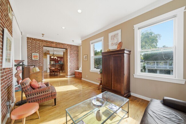 Foto del edificio - 215 W Norma St