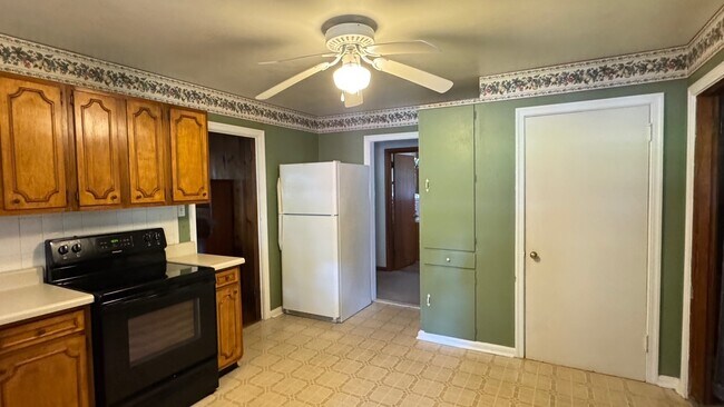 Building Photo - 1012 Wilson St