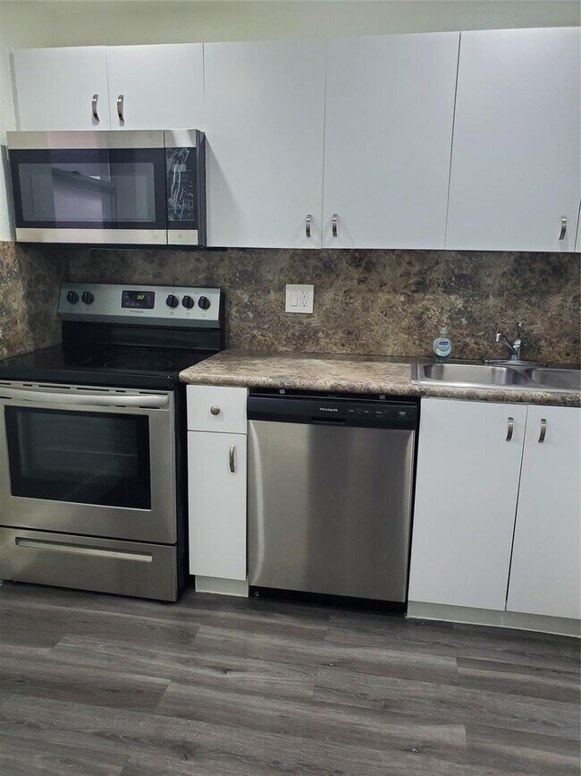 Building Photo - 4205 N University Dr