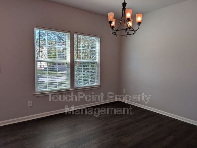 Foto del edificio - 4432 Roundwood Ct