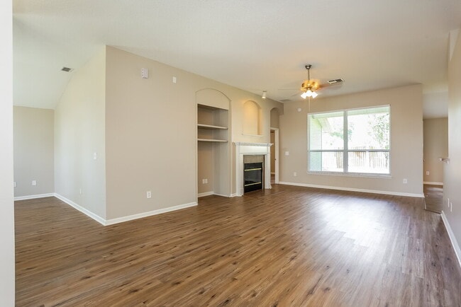 Foto del edificio - 1333 Grey Feather Ln