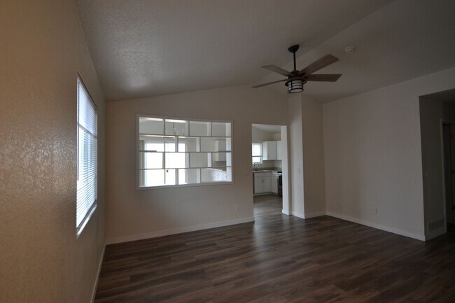 Building Photo - Newly Remodeled 3 Bedroom Ranch!