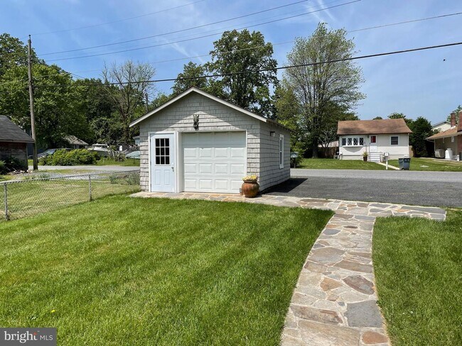 Building Photo - 2513 Barrison Point Rd