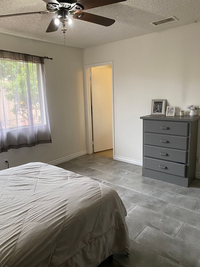 Building Photo - Manzanita Single Story Home 3bd 2ba 2 car garage
