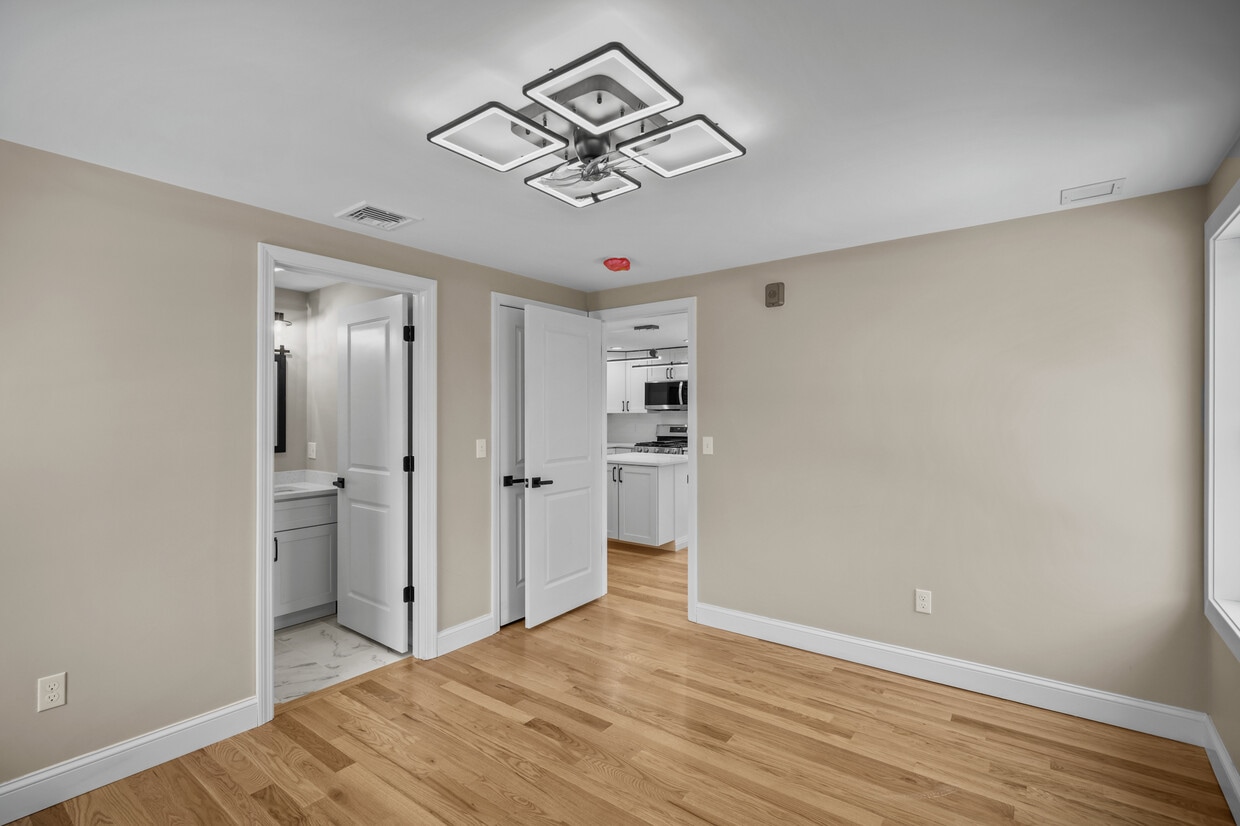 3rd floor Master Bed walking closet and Beth - 670 Killingly St