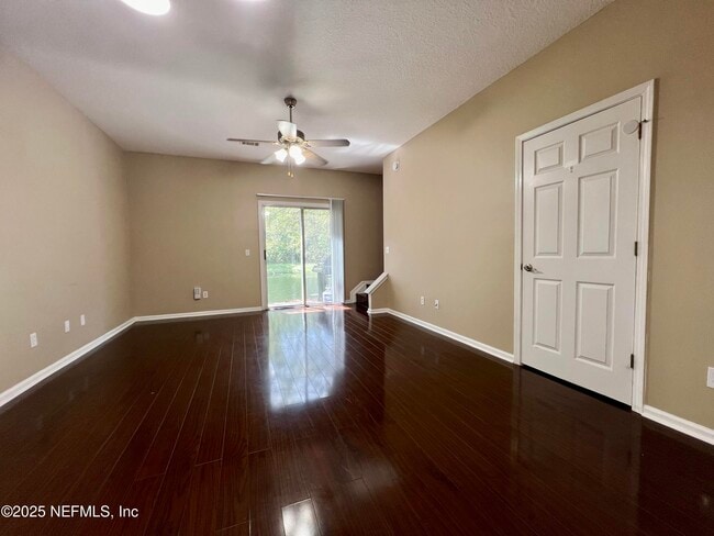 Building Photo - 466 Scrub Jay Dr