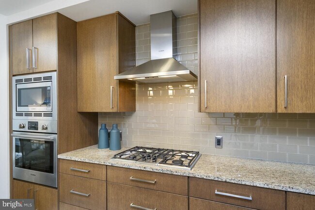 Foto del edificio - 7171 Woodmont Ave