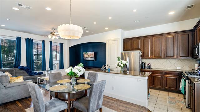 Building Photo - 6752 Plaza Via