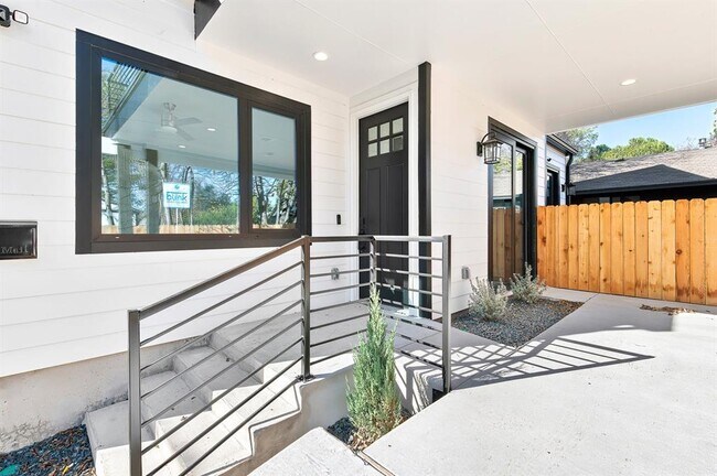 Foto del edificio - 5403 Duval Rd