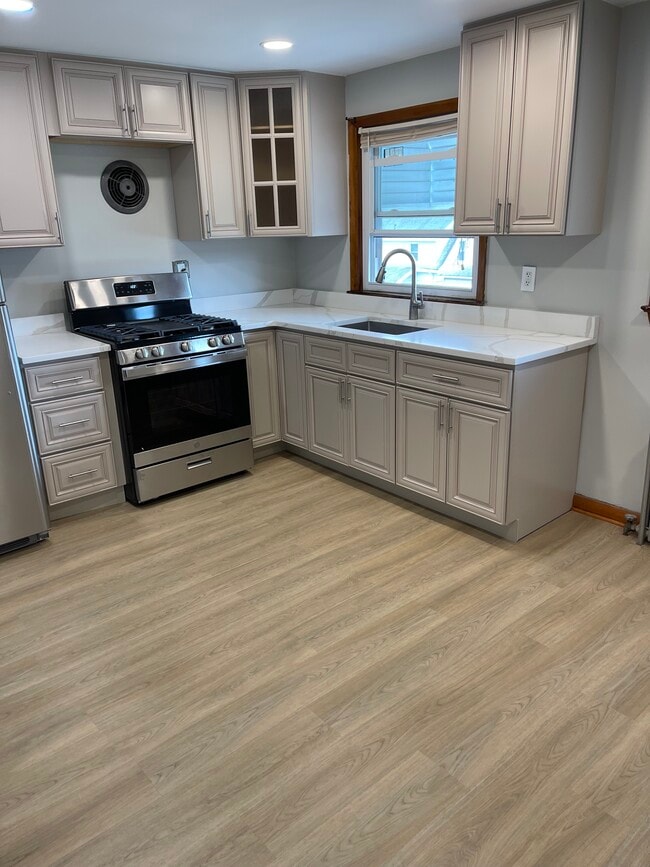 Brand new Kitchen Be the first to use - 33 Washington Ave
