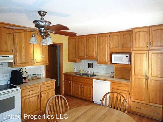 Building Photo - 4 br, 1.5 bath House - 3232 Huxley Ln SW