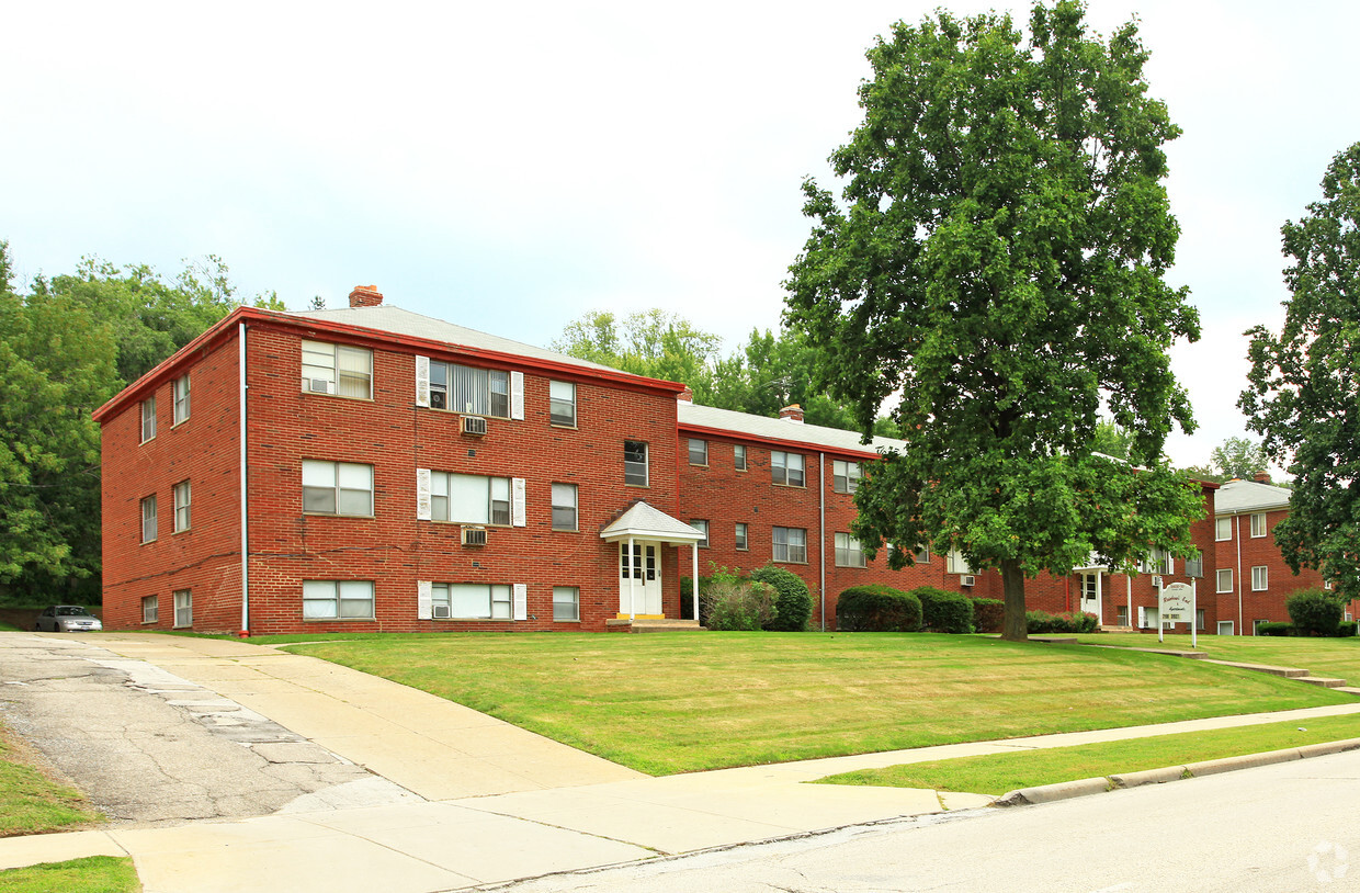 Primary Photo - Rainbow's End I Apartments