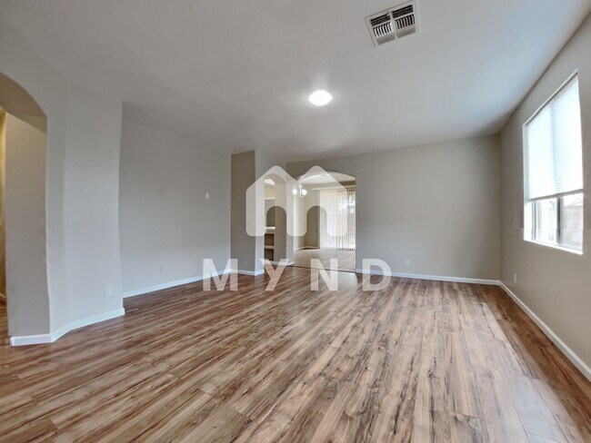Building Photo - 5795 W Townley Ave