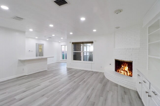 Building Photo - 9807 Braewick Dr