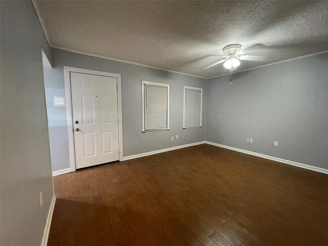 Building Photo - 2617 Oleander Dr