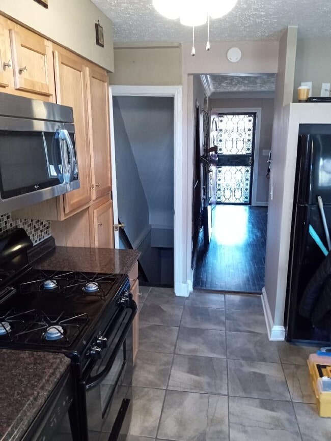 Kitchen - 130 36th St NE