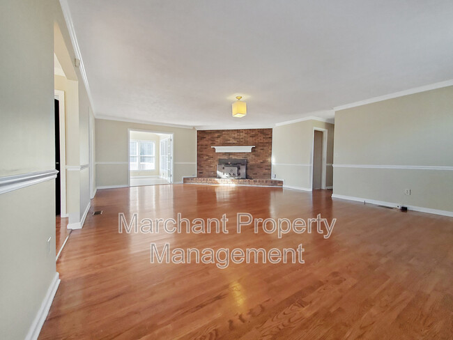 Building Photo - 300 Fountain Inn Dr
