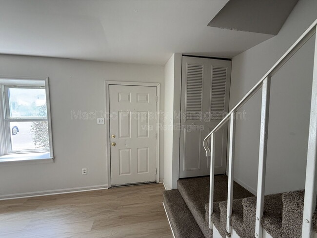 Building Photo - 809 Denton Cir