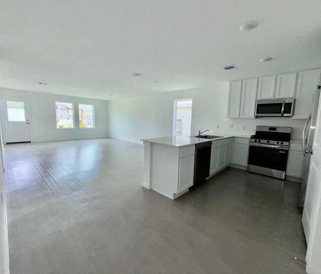 Building Photo - 6611 Water Oak Grn Ln