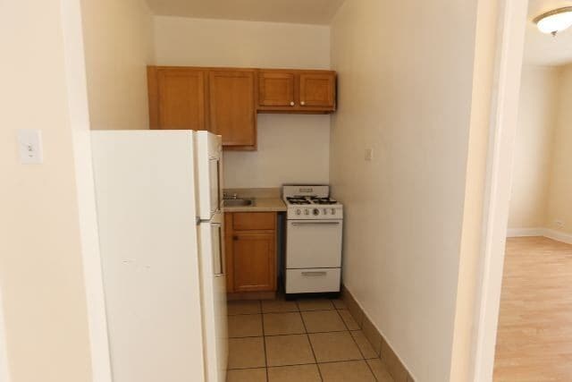 Foto del edificio - 4854 N Damen Ave