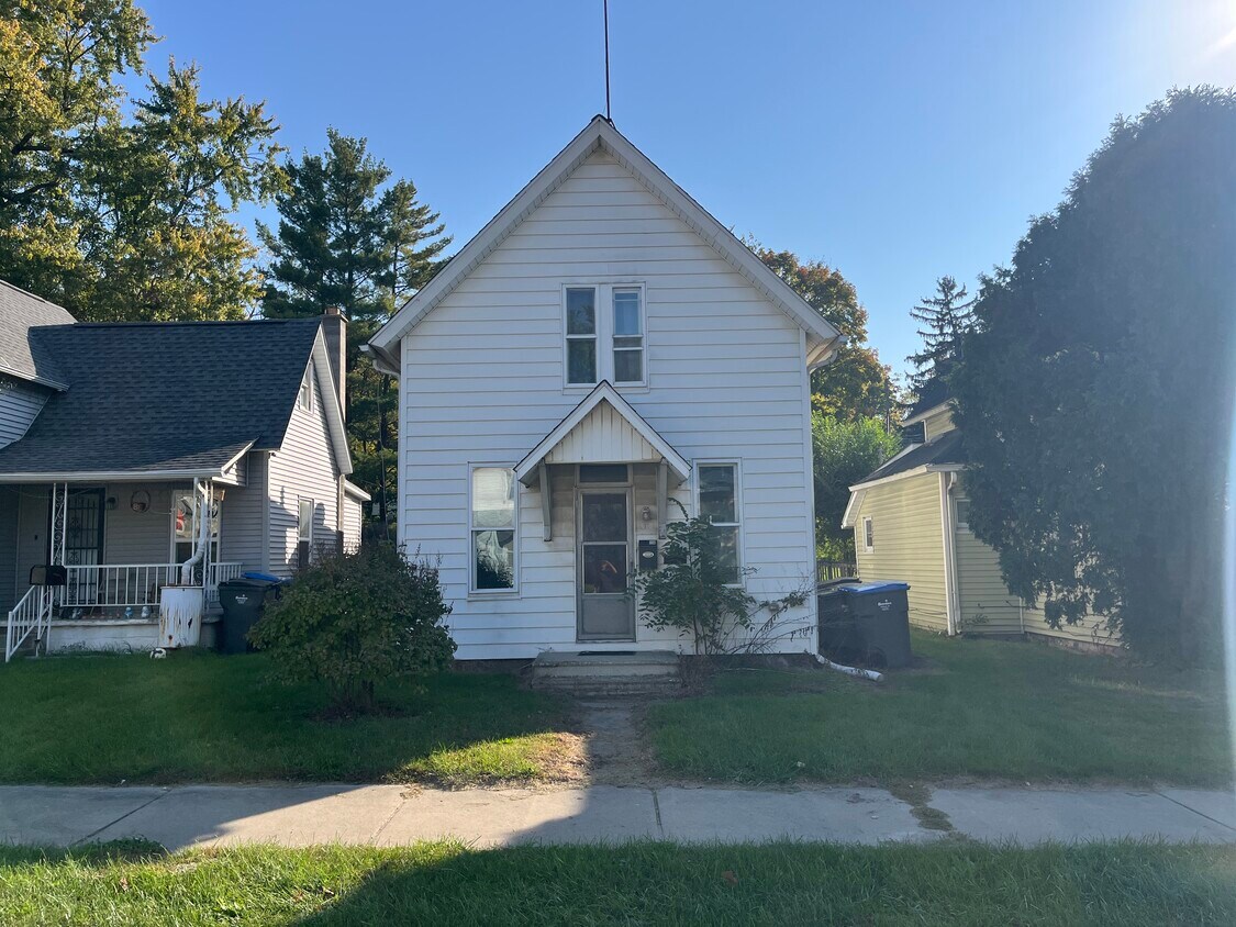 Primary Photo - 616 N Main St