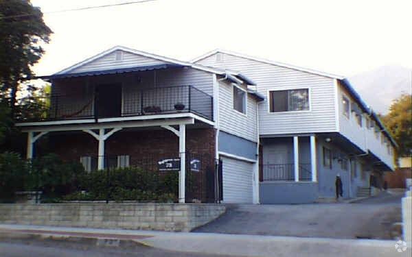Primary Photo - Raintree Apartments