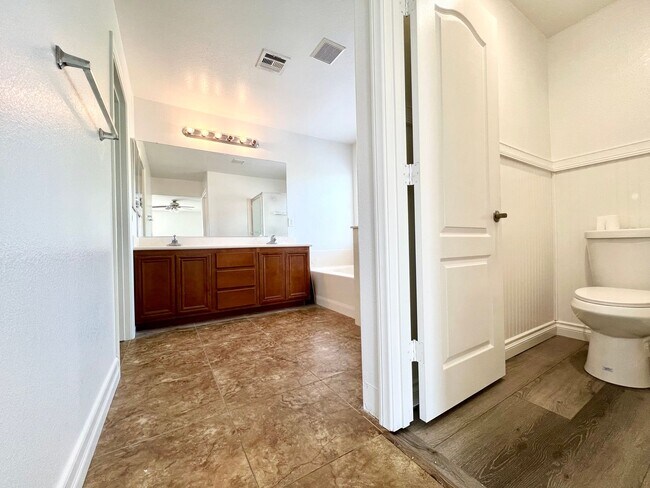 Building Photo - SPACIOUS 4BD/2.5BA HOME IN ALIANTE W/ FRESH PAINT, NEW FLOORING