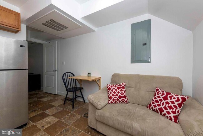 Foto del edificio - 514 Hobart Pl NW