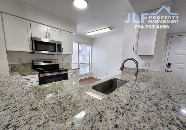 Foto del edificio - Great 2 bed/2 bath Condo in Convenient Charlotte Area!