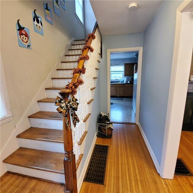 Building Photo - 4635 Rookwood Ave